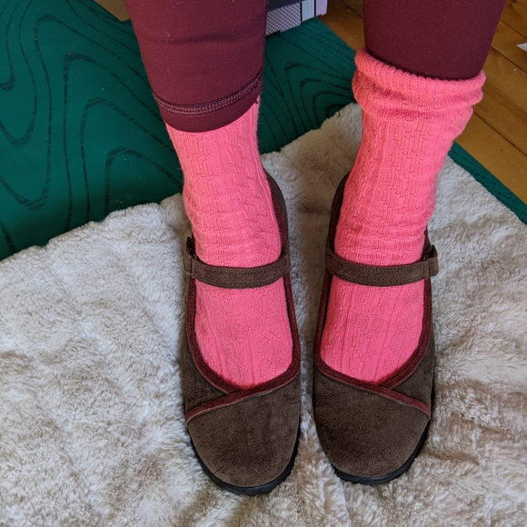 Shoes - Picture 4 of 7